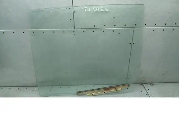 Toyota Yaris Verso Rear door window glass 