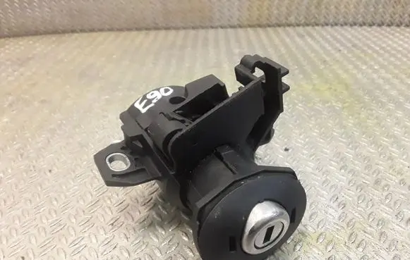 BMW 3 E90 E91 Tailgate/boot open switch button 7167321
