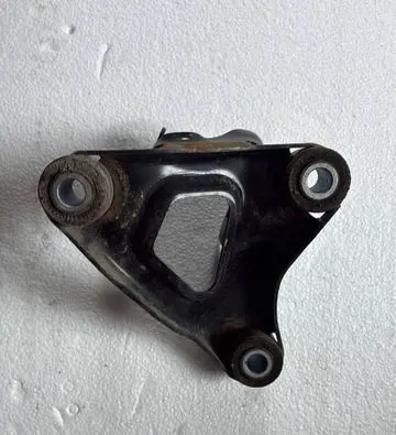 Tesla Model Y Engine mounting bracket 111023300C 1110233