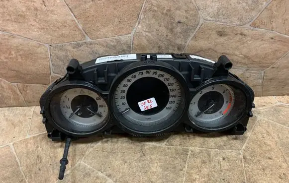 Mercedes-Benz C W204 Speedometer (instrument cluster) A2049004408