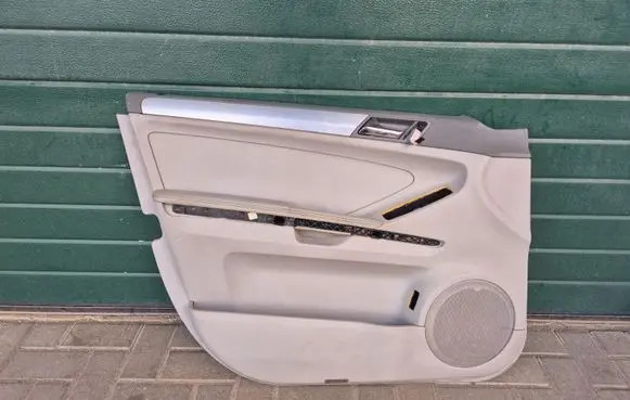 Mercedes-Benz ML W164 Front door card panel trim A1647200970