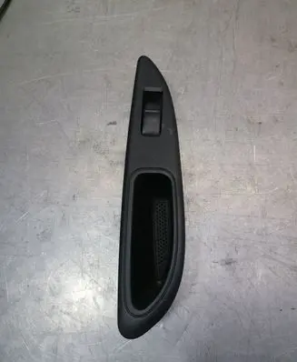 Nissan Primera Electric window control switch 25411AV600