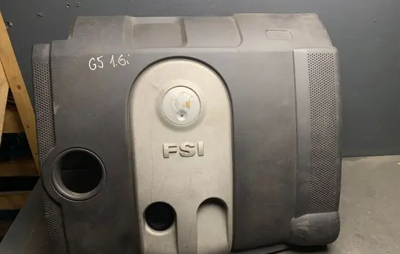 Volkswagen Golf V Engine cover (trim) 03C129607