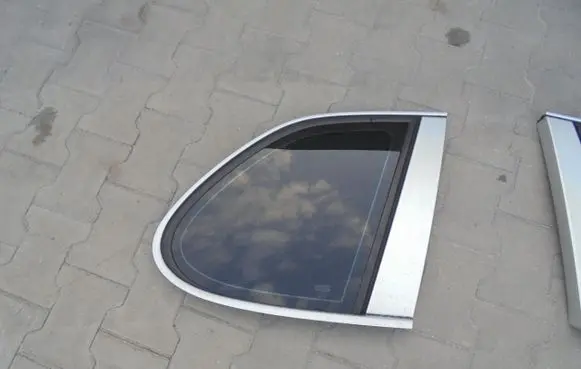 Porsche Cayenne (9PA) Rear side window SZYBKA