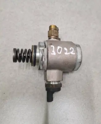 Audi A3 S3 8P Fuel injection high pressure pump HFS03431A 03C127026C 03C026C