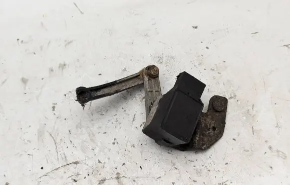 BMW 5 E60 E61 Headlight level adjustment motor 1093699 201004 0141444