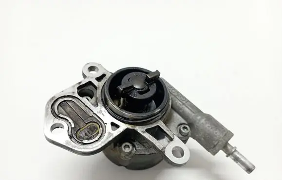 Peugeot 607 Vacuum pump D1431A18010