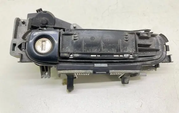 Audi A3 S3 A3 Sportback 8P Front door exterior handle