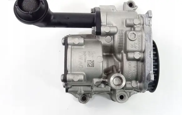 Volkswagen Golf VII Oil pump 04L145208AB 04L145305