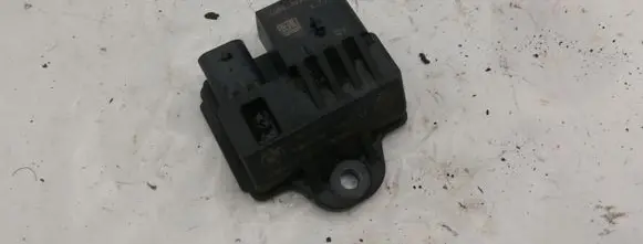 BMW 5 F10 F11 Glow plug pre-heat relay 781085603 0522120103