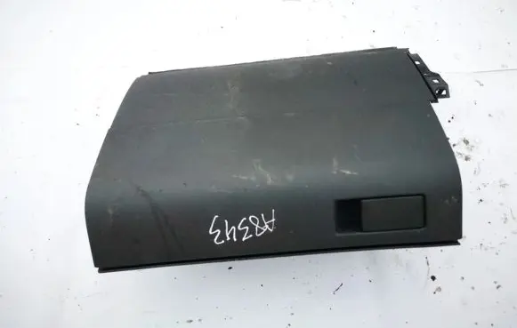 Volkswagen Touran I Glove box