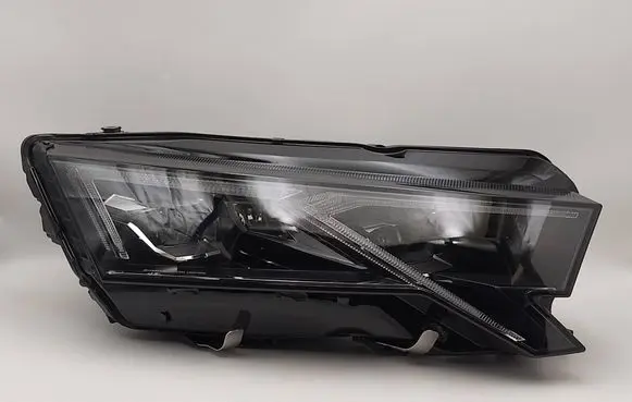 Skoda Octavia Mk4 Headlight/headlamp 5E4941036 0301134234A LE22A6498
