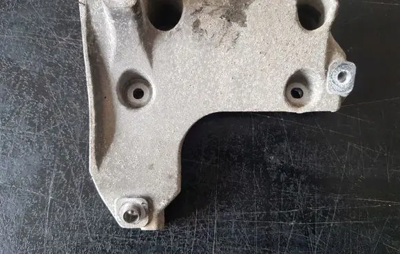 BMW 3 E90 E91 A/C compressor mount bracket 7505980