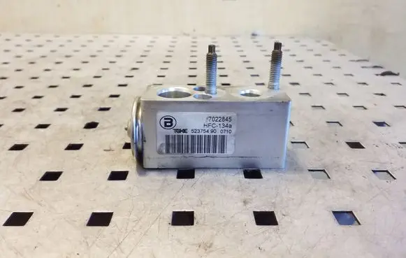Peugeot 3008 I Air conditioning (A/C) expansion valve 7022845