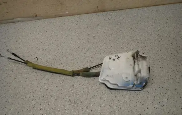 Mazda 3 II Rear door lock