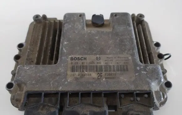 Nissan Primera Engine control unit/module 0281011644
