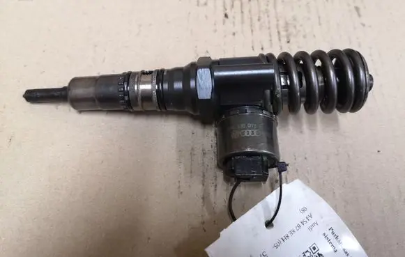 Audi A4 S4 B7 8E 8H Fuel injector 03G130073G
