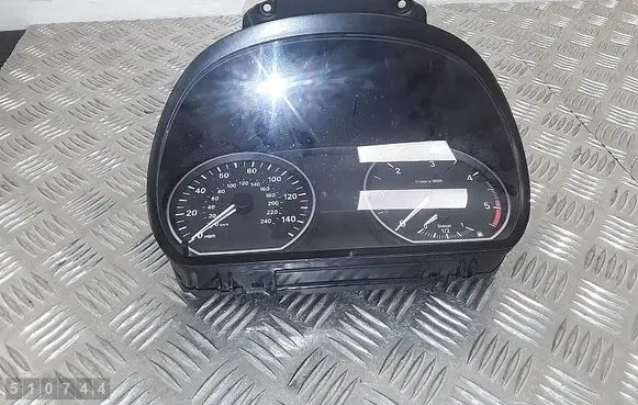 Speedometer (instrument cluster)