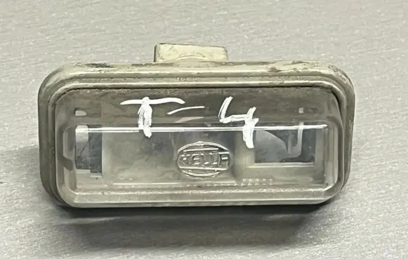 Toyota Avensis T220 Number plate light E1001479 H61105551