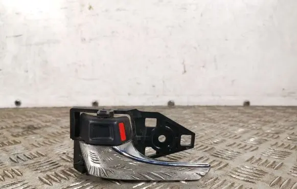 Toyota RAV 4 (XA40) Rear door interior handle