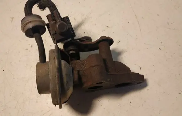 Toyota Avensis T220 EGR valve 2562027060 2580027010