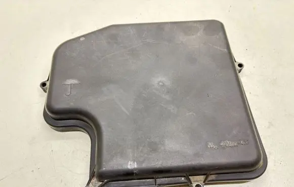 Volkswagen PASSAT B5.5 Fuse box cover 8D1907613A