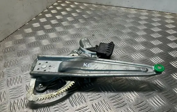 Toyota Avensis T270 Rear door window regulator with motor 8570102010 961920100 AV2621004350