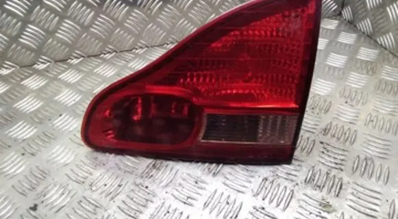 Toyota Avensis Verso Tailgate rear/tail lights
