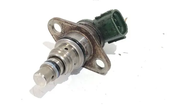 Audi A4 S4 B6 8E 8H Fuel pressure regulator 
