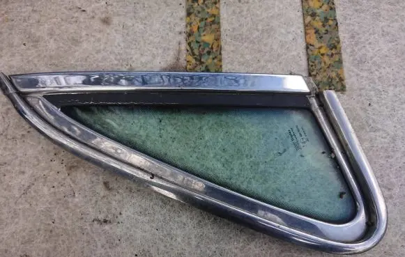 Jaguar XJ X40 Rear vent window glass 