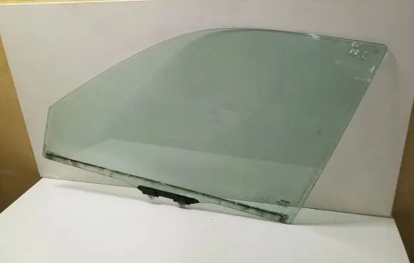 Honda CR-V Front door window glass four-door