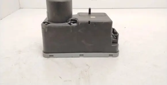 Volkswagen Golf III Central locking vacuum pump 1H0962257