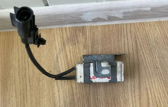 Toyota Yaris Coolant fan relay 246810-6110B
