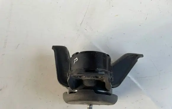 KIA Sportage Engine mount bracket 21815A9000 21810D9500