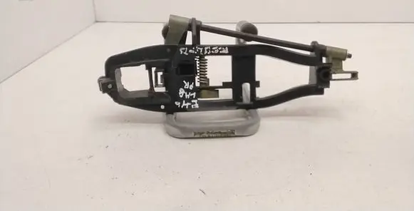 BMW 3 E46 Front door exterior handle/bracket 8253454