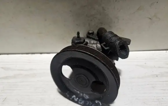 Mitsubishi Galant Power steering pump 0Z078