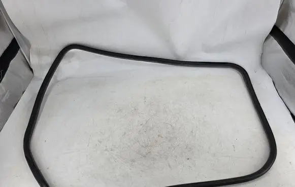 BMW 7 E32 Rear door rubber seal (on body)