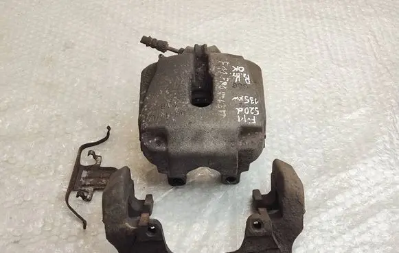 BMW 5 F10 F11 Front brake caliper 6024330