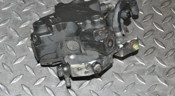 Volvo XC90 Fuel injection high pressure pump 0445010111