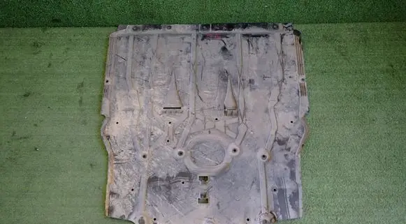 Mercedes-Benz GLA H247 Engine splash shield/under tray A2475202600
