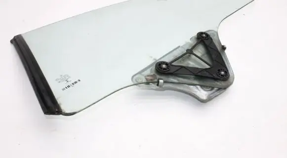 Mercedes-Benz E C207 W207 Rear side window