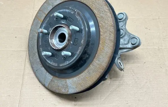 Rear wheel hub spindle/knuckle