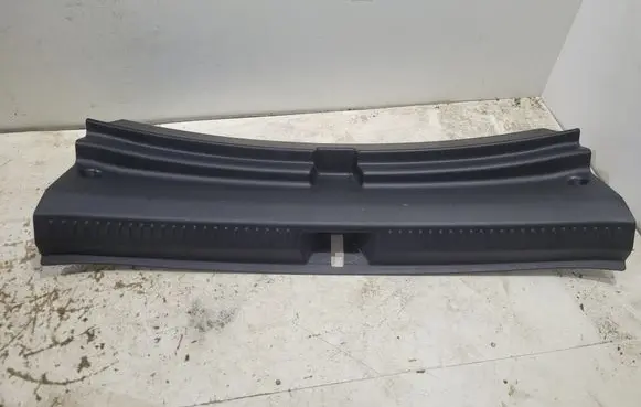 Trunk/boot sill cover protection