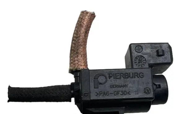 BMW 5 F10 F11 Turbo solenoid valve 70231800 7810831