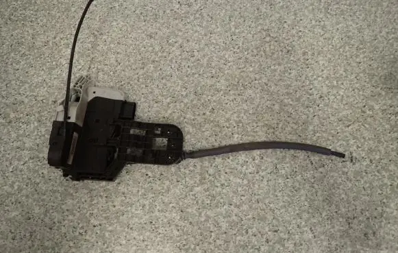 Hyundai ix20 Rear door lock