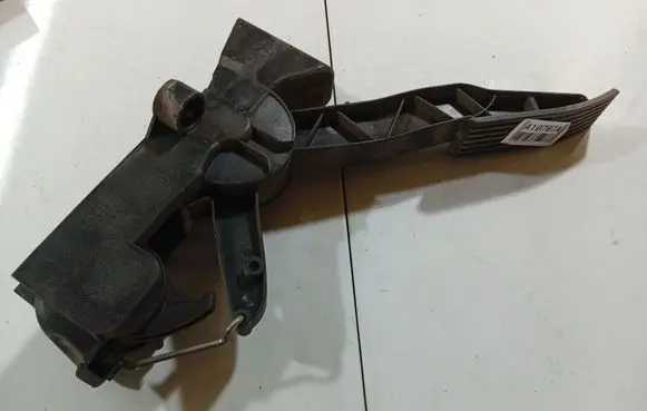 Mercedes-Benz B W245 Accelerator throttle pedal A1693000304