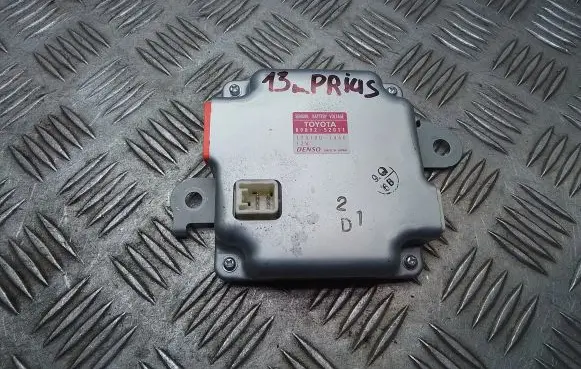 Toyota Prius (XW30) Battery control module 1751007460 8989252011