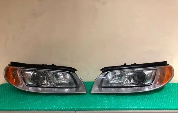 Volvo V70 Headlights/headlamps set 31214348 31214347