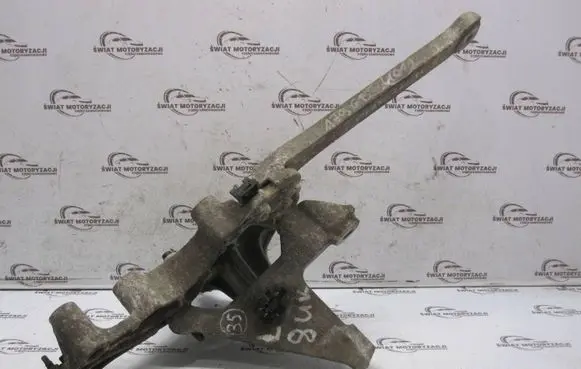 Opel Vivaro Engine mounting bracket 648606762R