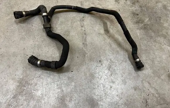 BMW M5 F90 Engine coolant pipe/hose 7512727